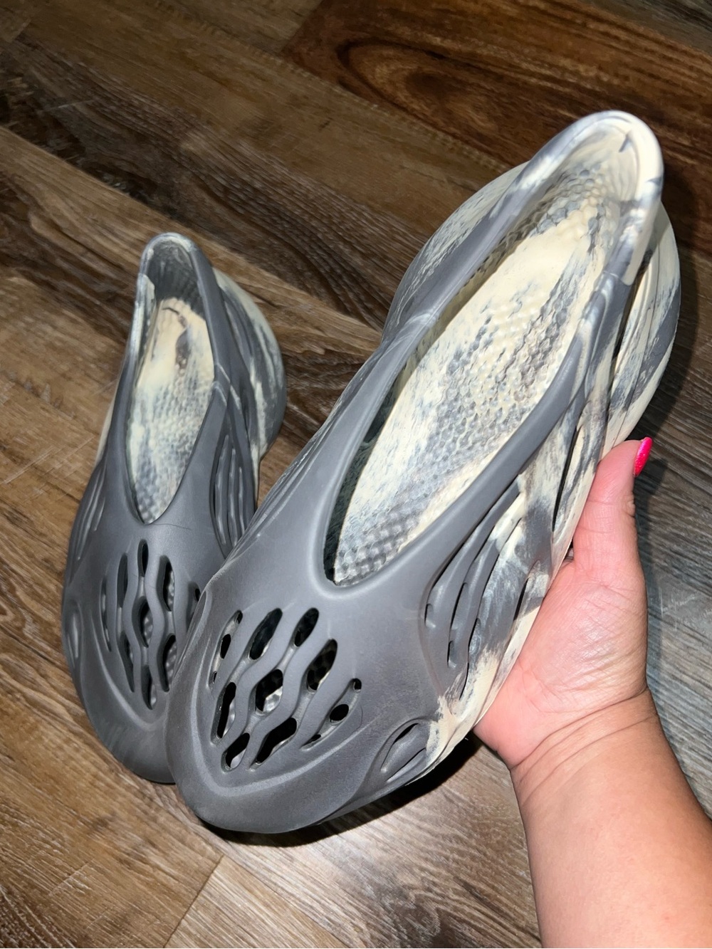 adidas Yeezy Foam RNNR ‘MXT Moon Grey’, Size 6.5
